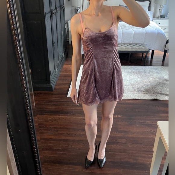 Boho Velvet Chemise in Mauve - Picture 7 of 11